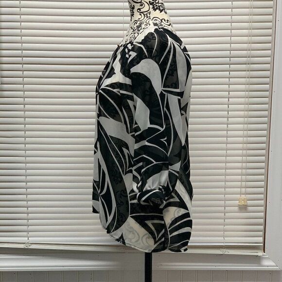 GORGEOUS Everly 3/4 Length Sheer Top Size Small - Picture 2 of 5